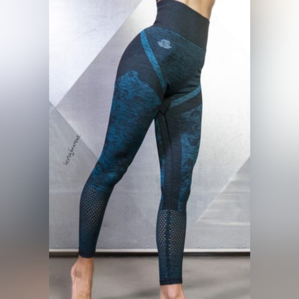 Engineered Life ATHENA CAMO Seamless Legging High Waist Sz S  Ocean Deep NWT